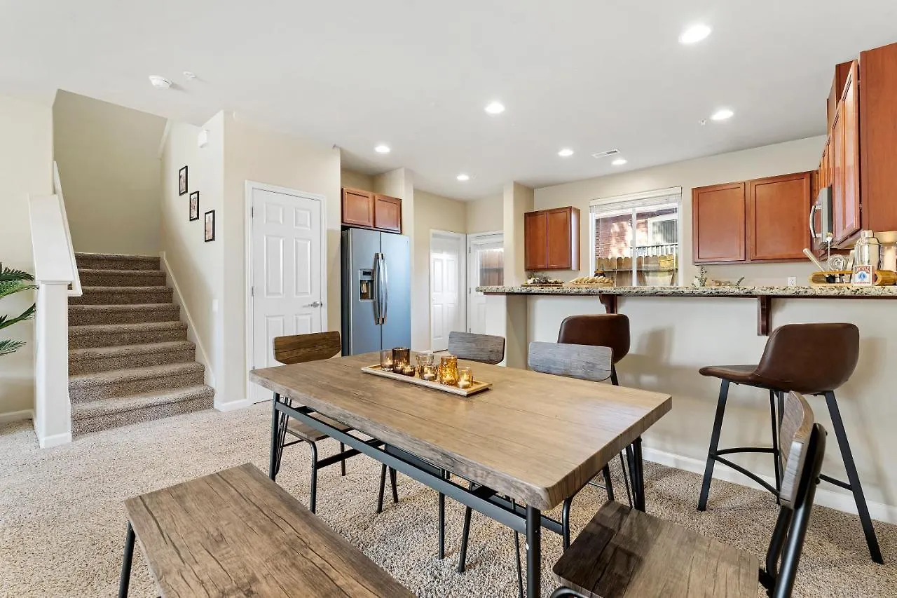 High End Midtown Home With Fireplace And Ensuite Baths Reno