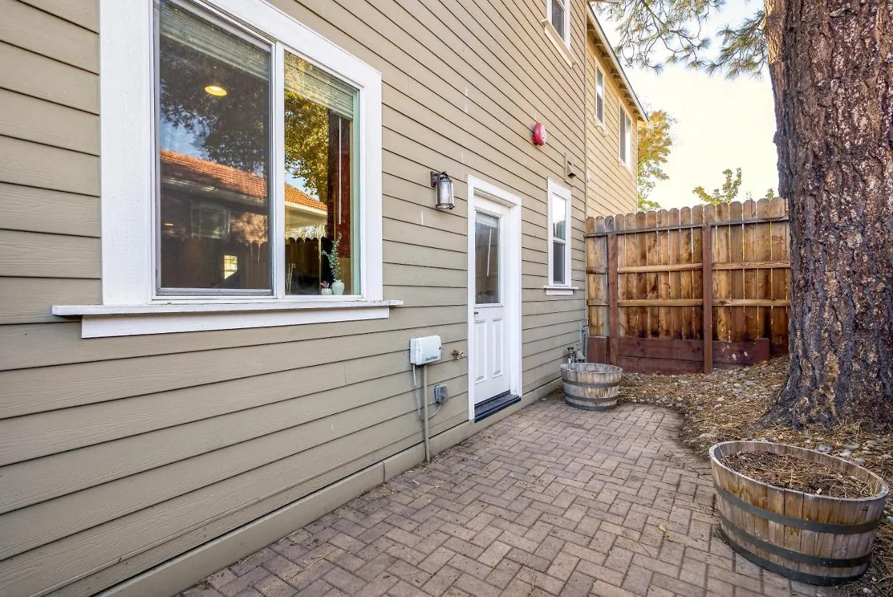 High End Midtown Home With Fireplace And Ensuite Baths Reno Apartment