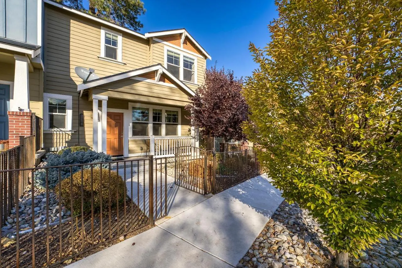 High End Midtown Home With Fireplace And Ensuite Baths Reno 0*,