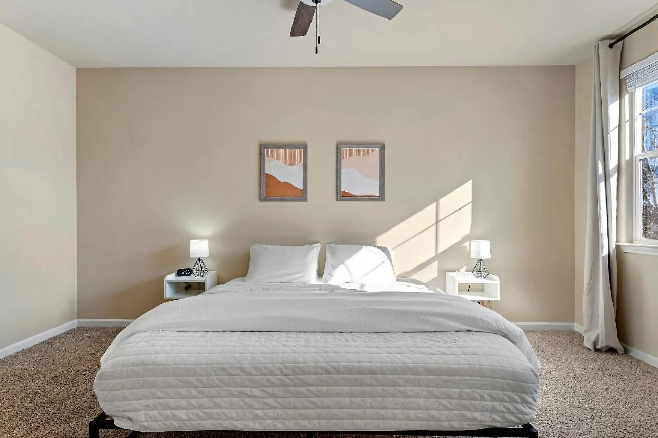 High End Midtown Home With Fireplace And Ensuite Baths Reno 0*,
