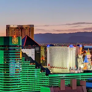  Holiday home Mgm Signature-28-814 1br 2ba F1 Pits View Balcony United States